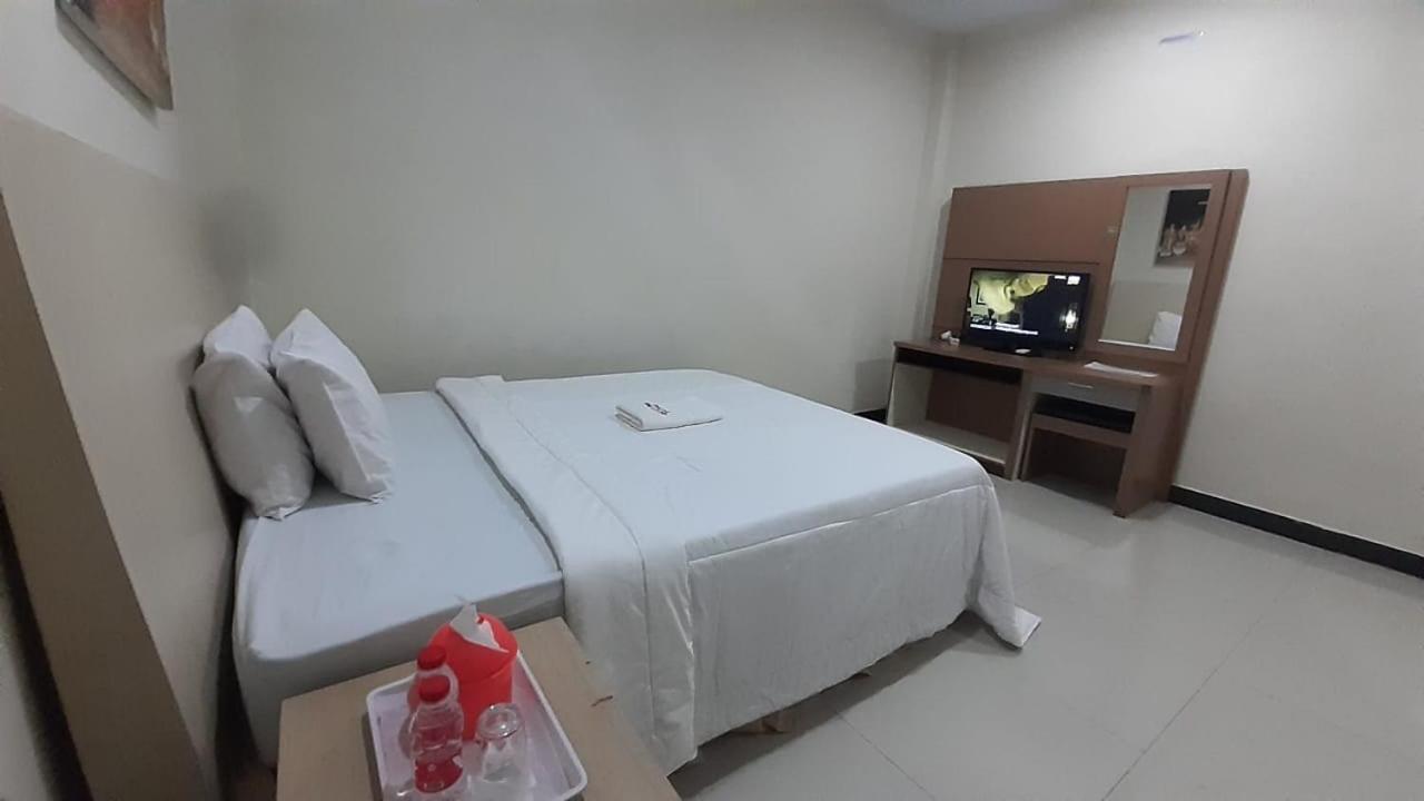 Galaxy Inn Baubau Exterior photo