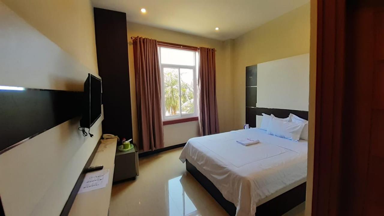 Galaxy Inn Baubau Exterior photo